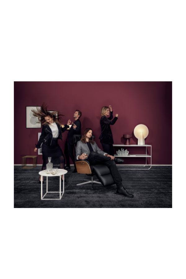 Air with Footrest by Conform