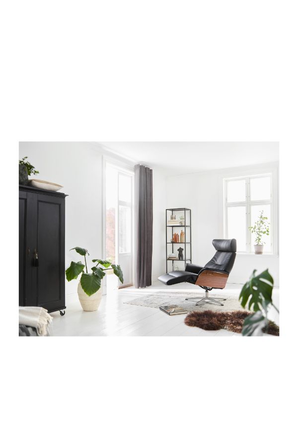 Air with Footrest by Conform